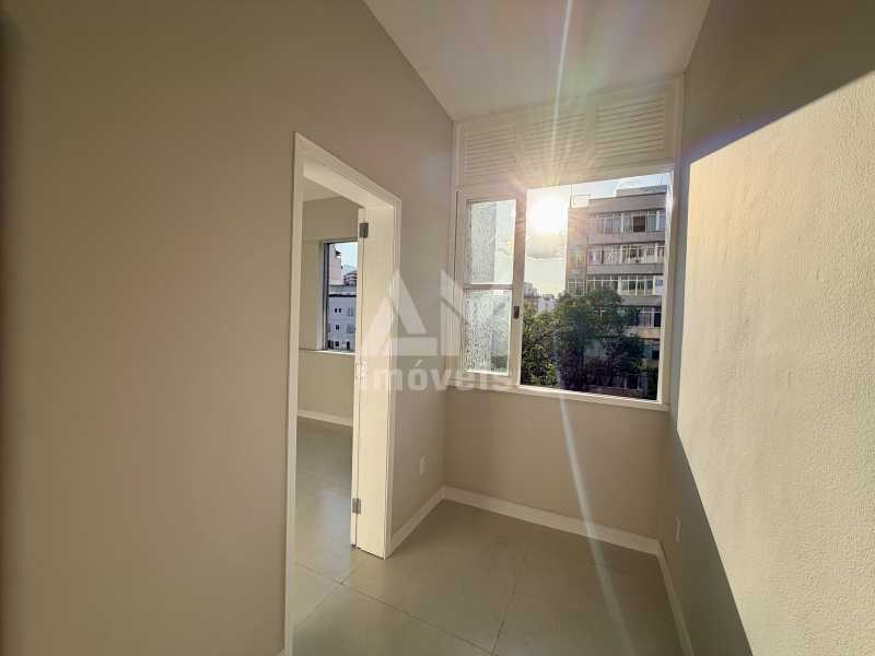Lindo Apartamento - Apartamento à venda na Tijuca, Rua Conde de Bonfim, ao lado da Praça Saens Peña, totalmente reformado, 2 quartos, vista livre e próximo ao metrô. - 3402