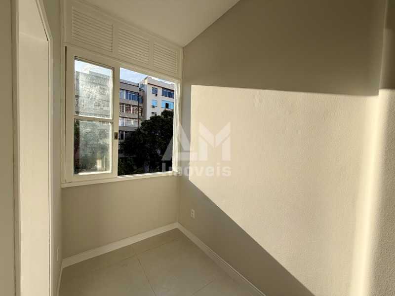Lindo Apartamento - Apartamento à venda na Tijuca, Rua Conde de Bonfim, ao lado da Praça Saens Peña, totalmente reformado, 2 quartos, vista livre e próximo ao metrô. - 3402
