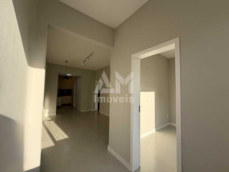Lindo Apartamento - Apartamento à venda na Tijuca, Rua Conde de Bonfim, ao lado da Praça Saens Peña, totalmente reformado, 2 quartos, vista livre e próximo ao metrô. - 3402