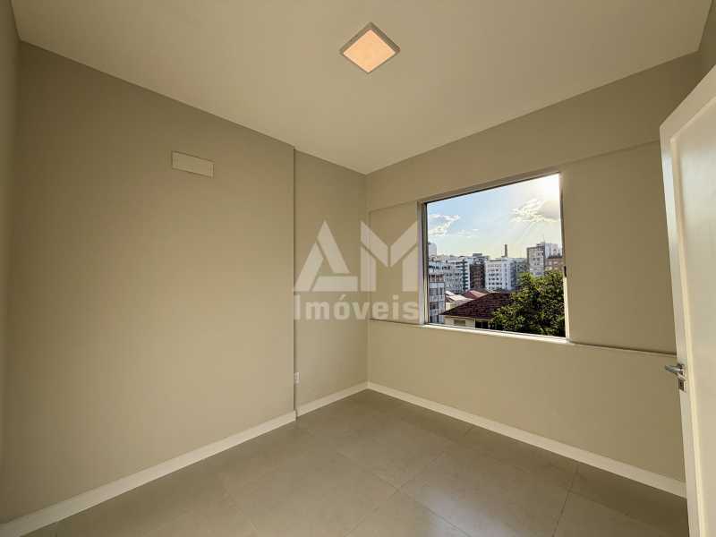 Lindo Apartamento - Apartamento à venda na Tijuca, Rua Conde de Bonfim, ao lado da Praça Saens Peña, totalmente reformado, 2 quartos, vista livre e próximo ao metrô. - 3402