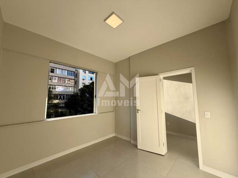Lindo Apartamento - Apartamento à venda na Tijuca, Rua Conde de Bonfim, ao lado da Praça Saens Peña, totalmente reformado, 2 quartos, vista livre e próximo ao metrô. - 3402