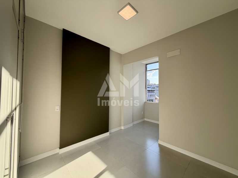 Lindo Apartamento - Apartamento à venda na Tijuca, Rua Conde de Bonfim, ao lado da Praça Saens Peña, totalmente reformado, 2 quartos, vista livre e próximo ao metrô. - 3402