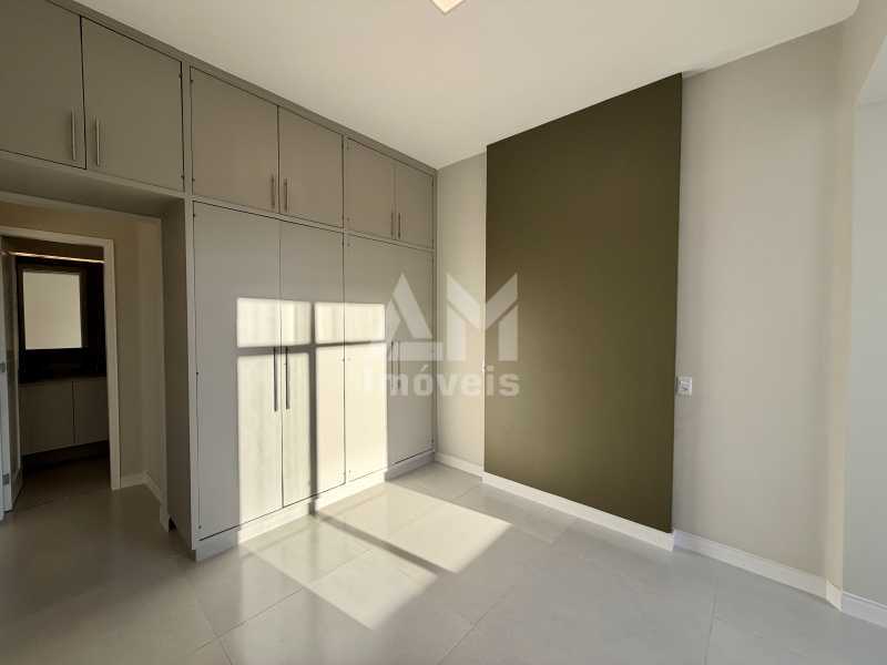 Lindo Apartamento - Apartamento à venda na Tijuca, Rua Conde de Bonfim, ao lado da Praça Saens Peña, totalmente reformado, 2 quartos, vista livre e próximo ao metrô. - 3402