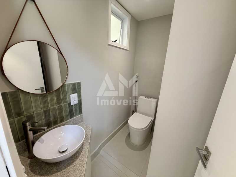 Lindo Apartamento - Apartamento à venda na Tijuca, Rua Conde de Bonfim, ao lado da Praça Saens Peña, totalmente reformado, 2 quartos, vista livre e próximo ao metrô. - 3402