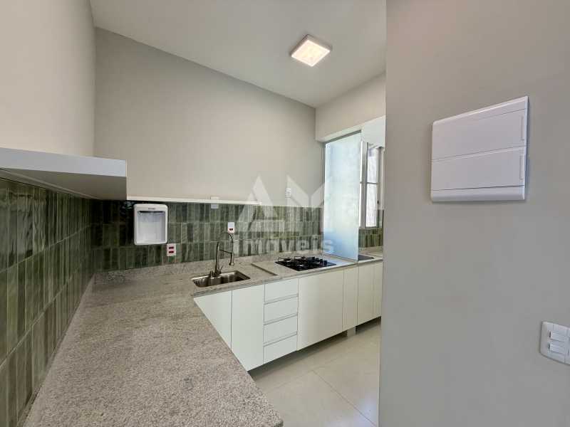 Lindo Apartamento - Apartamento à venda na Tijuca, Rua Conde de Bonfim, ao lado da Praça Saens Peña, totalmente reformado, 2 quartos, vista livre e próximo ao metrô. - 3402