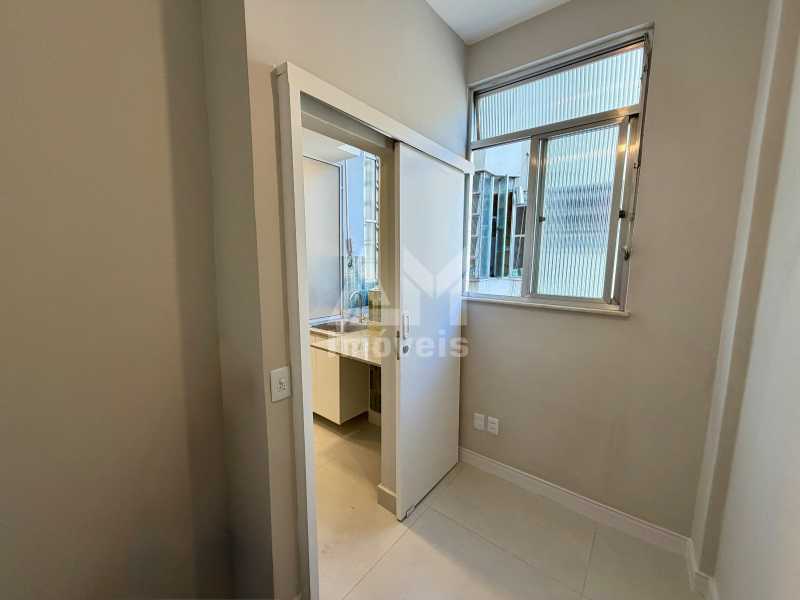 Lindo Apartamento - Apartamento à venda na Tijuca, Rua Conde de Bonfim, ao lado da Praça Saens Peña, totalmente reformado, 2 quartos, vista livre e próximo ao metrô. - 3402