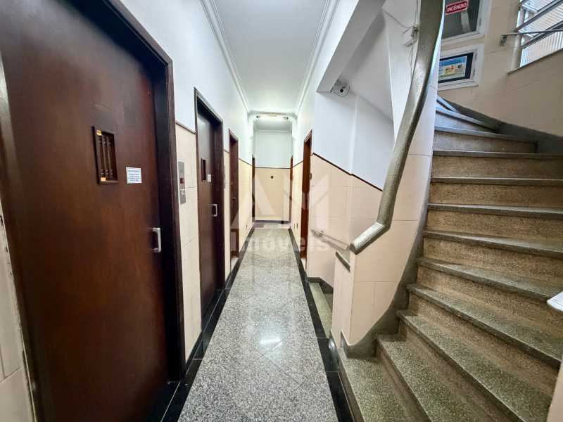 Lindo Apartamento - Apartamento à venda na Tijuca, Rua Conde de Bonfim, ao lado da Praça Saens Peña, totalmente reformado, 2 quartos, vista livre e próximo ao metrô. - 3402