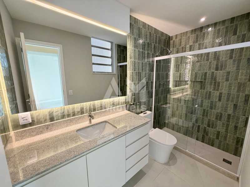 Lindo Apartamento - Apartamento à venda na Tijuca, Rua Conde de Bonfim, ao lado da Praça Saens Peña, totalmente reformado, 2 quartos, vista livre e próximo ao metrô. - 3402