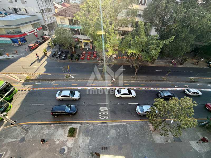 Lindo Apartamento - Apartamento à venda na Tijuca, Rua Conde de Bonfim, ao lado da Praça Saens Peña, totalmente reformado, 2 quartos, vista livre e próximo ao metrô. - 3402