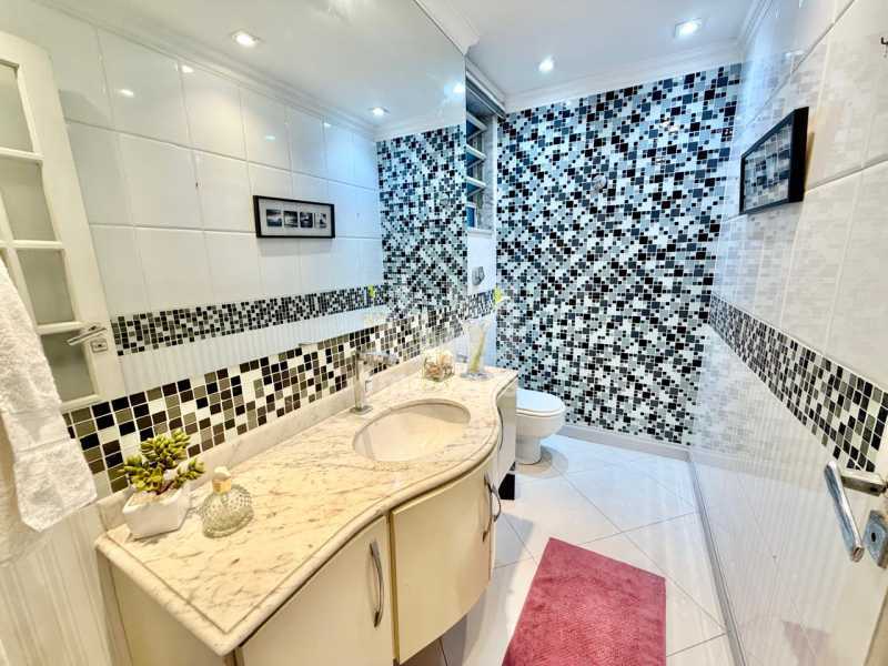 Proximidades Metrô - Apartamento à venda na Tijuca, Rua Doutor Satamini, 4 quartos, suíte, escritório, 1 vaga, decoração de alto padrão e a 8 minutos do metrô Afonso Pena. - 3412
