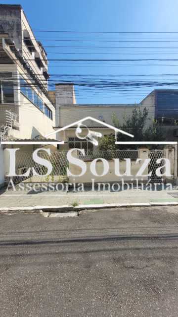 Frente da casa. - 15