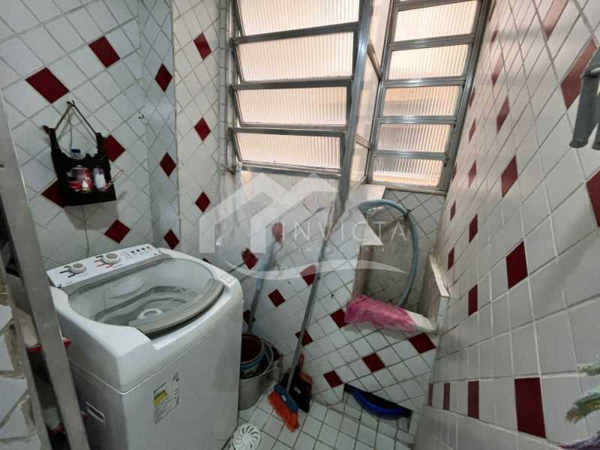 689a945d8fef49b1ba28d44baadc7a - 14