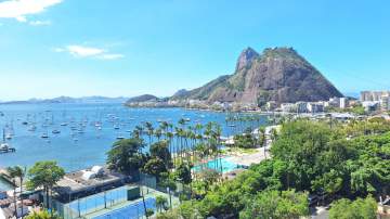 Imperdível - EXCELENTE APARTAMENTO COBERTURA DE 2 QUARTOS, COM VAGA NA ESCRITURA, VARANDA , SAUNA, HIDROMASAGEM, E COM VISTA PANORAMICA PARA O PÃO DE AÇUCAR E A BAHIA DE GUANABARA. EM FRENTE A UFRJ URCA. - FCCO20029