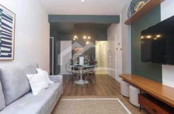 Ótima localização - Apartamento de 2 quartos com excelente localização no Leblon, a apenas duas quadras da praia. - IPAP20112