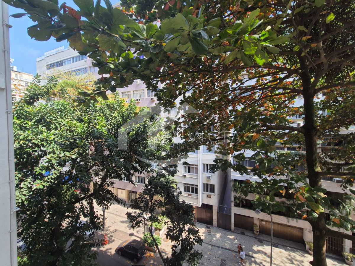 Ótima localização - CONJUGADO ACONCHEGANTE DE FRENTE COM VISTA VERDE LIVRE EM COPACABANA! - FCKI00176