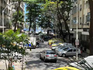 Imperdível - Lindo 2 quartos em frente a Praia no Leme! - FCAP21508