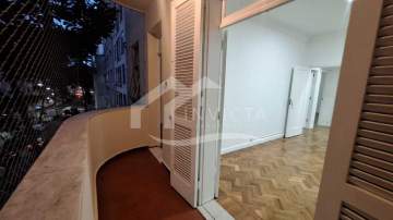 Ótima localização - MARAVILHOSO 3 QUARTOS COM VARANDA NA RONALD DE CARVALHO!!!! - FCAP31745