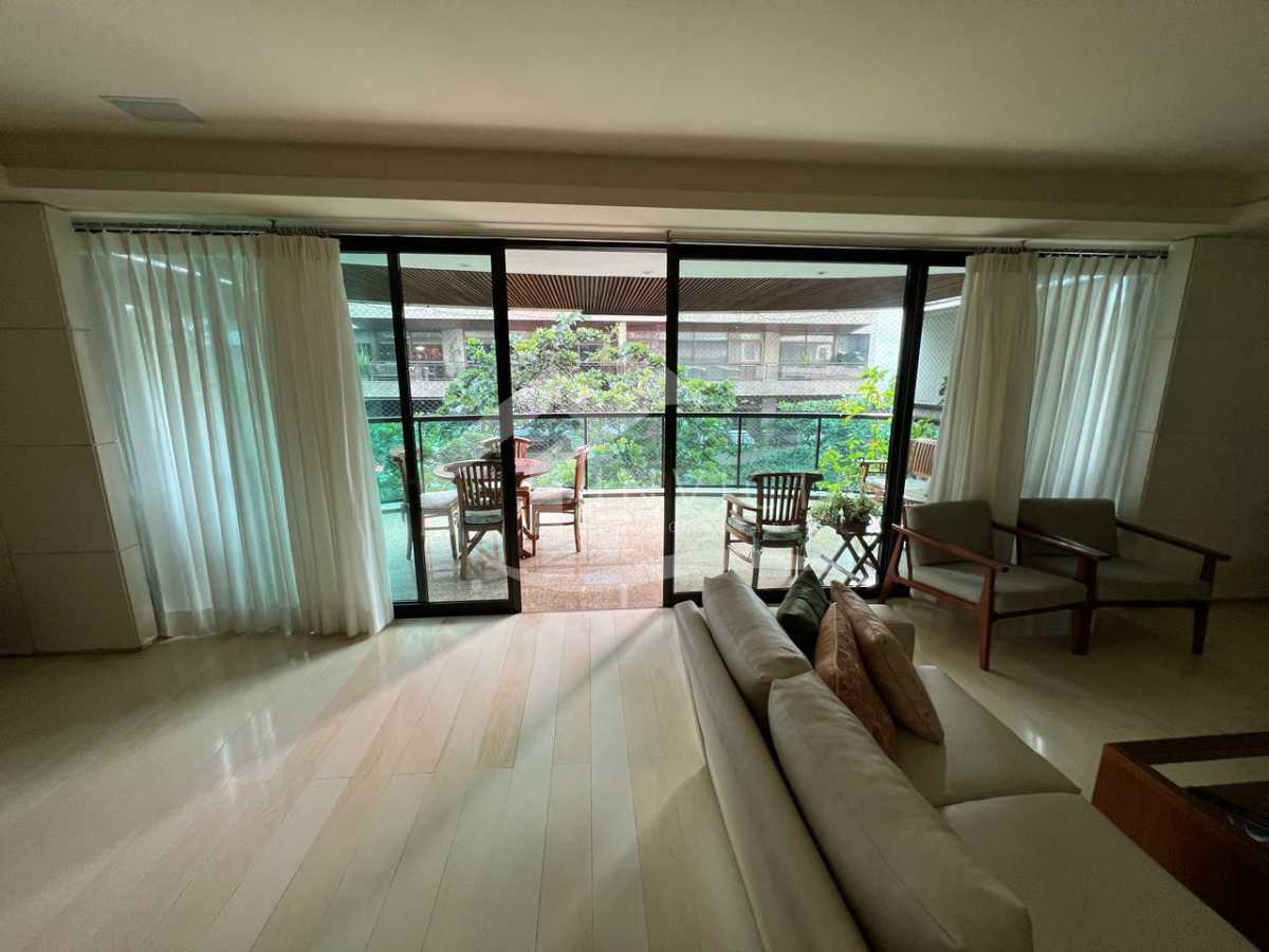 WhatsApp Image 2025-10-24 at 1 - 6