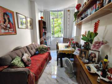 Imperdível - Maravilhoso apartamento REFORMADO de 2 quartos em Copacabana!! - FCAP21519