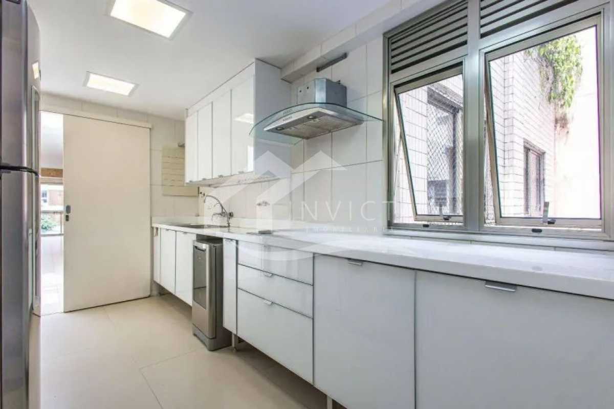 b0f661906f224117a0d07df0bdacd1 - 23