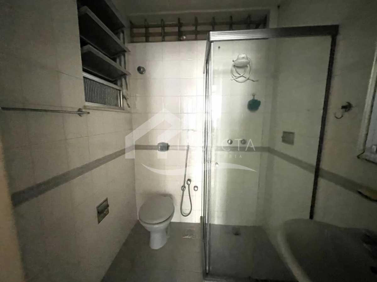 Ótima localização - MARAVILHOSO TRÊS QUARTOS COM DUAS SUITES PRÓXIMO A AV ATLÂNTICA - FCAP31798