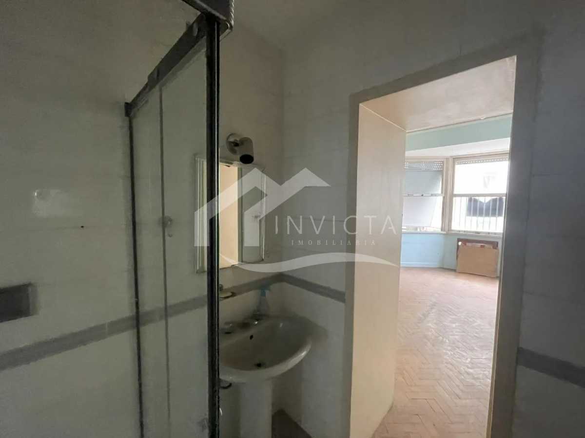 Ótima localização - MARAVILHOSO TRÊS QUARTOS COM DUAS SUITES PRÓXIMO A AV ATLÂNTICA - FCAP31798