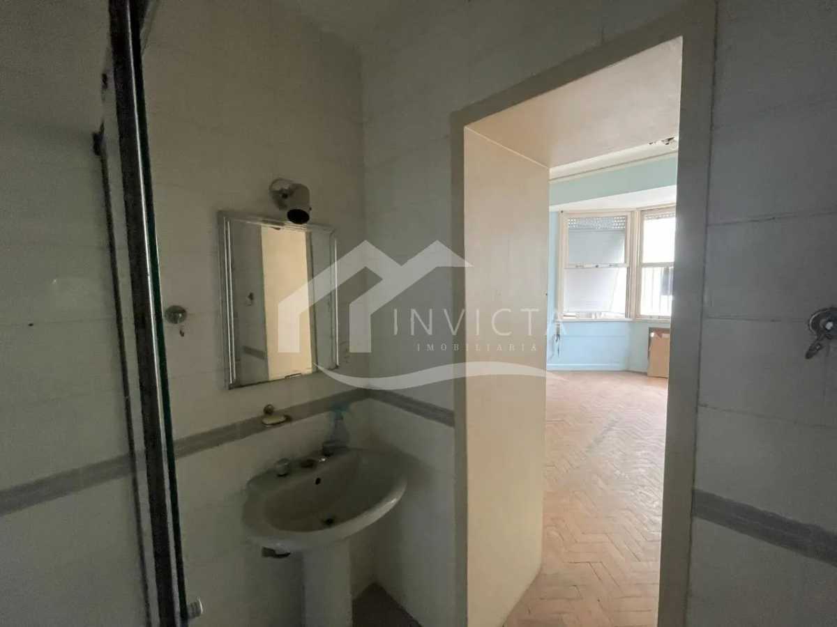 Ótima localização - MARAVILHOSO TRÊS QUARTOS COM DUAS SUITES PRÓXIMO A AV ATLÂNTICA - FCAP31798