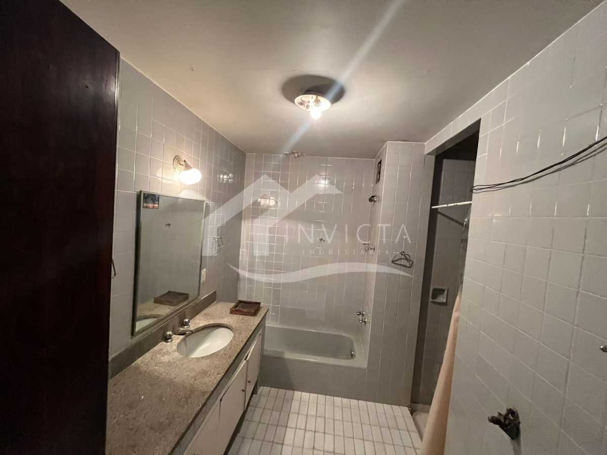 Imperdível - EXCELENTE APARTAMENTO DE 235m, COM VAGA NA ESCRITURA EM LOCALIZAÇÃO PRIVILEGIADA - RPAP40088
