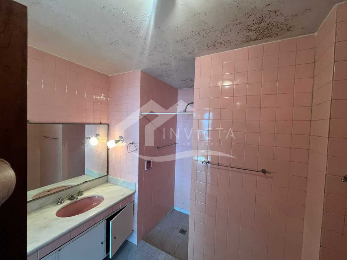 Imperdível - EXCELENTE APARTAMENTO DE 235m, COM VAGA NA ESCRITURA EM LOCALIZAÇÃO PRIVILEGIADA - RPAP40088