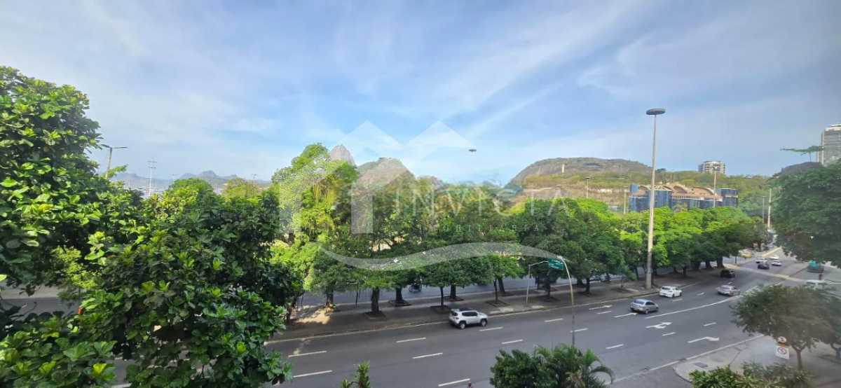 1295833-Photoroom - 25