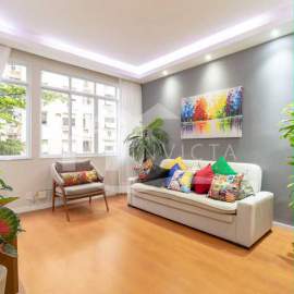 Imperdível - Apartamento reformado em rua nobre de Copacabana - FCAP21589