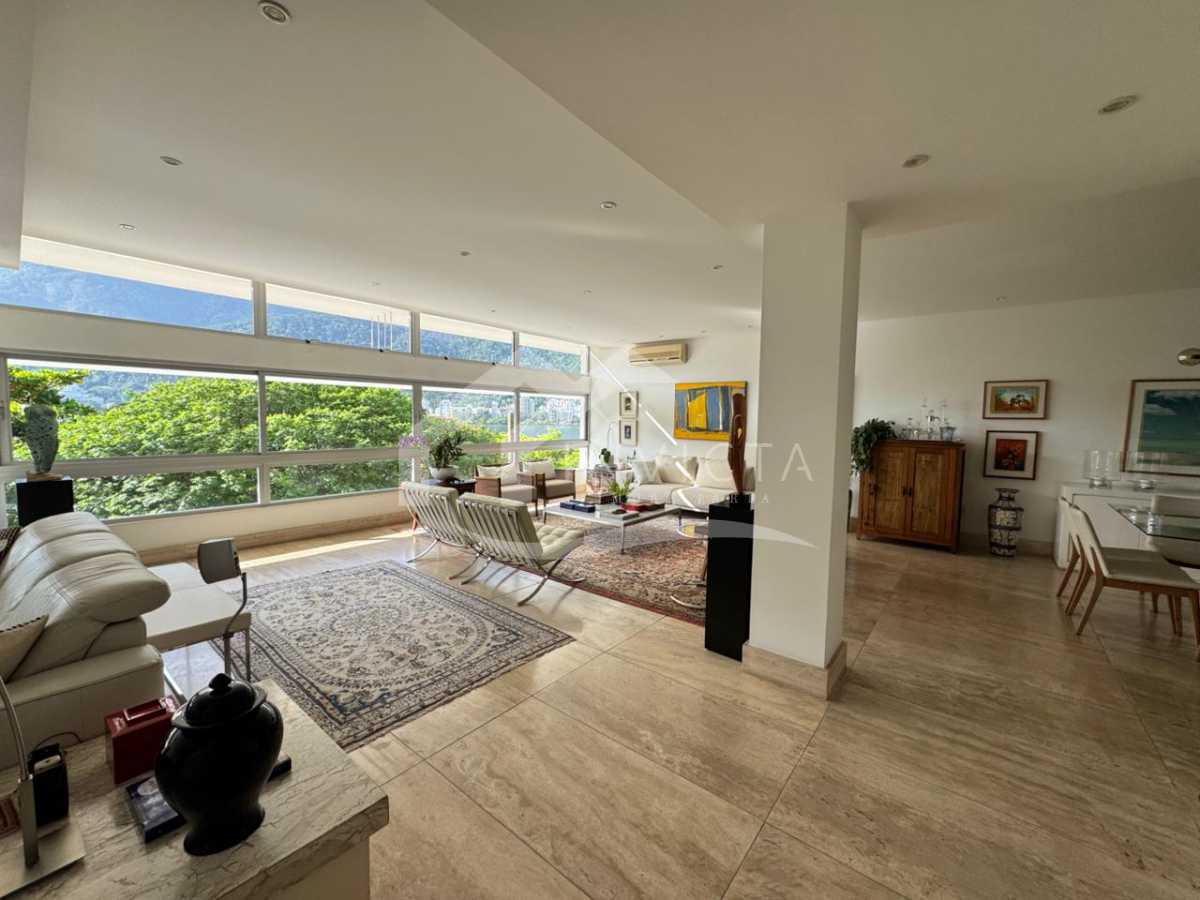 Imperdível - Apartamento maravilhoso! Planta original de 4 quartos revertida para 3, com 2 suítes, totalmente reformado e 2 vagas de garagem escrituradas. - IPAP30230