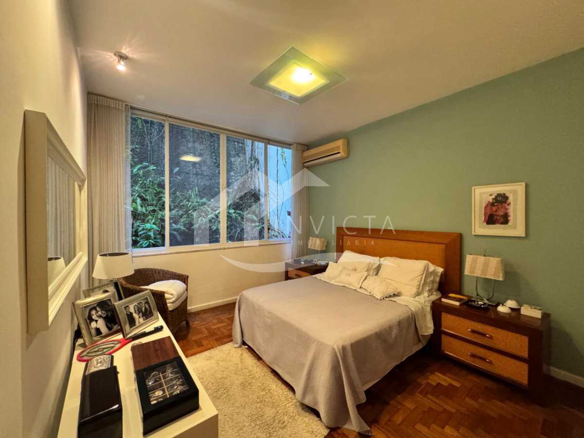 Imperdível - Apartamento maravilhoso! Planta original de 4 quartos revertida para 3, com 2 suítes, totalmente reformado e 2 vagas de garagem escrituradas. - IPAP30230