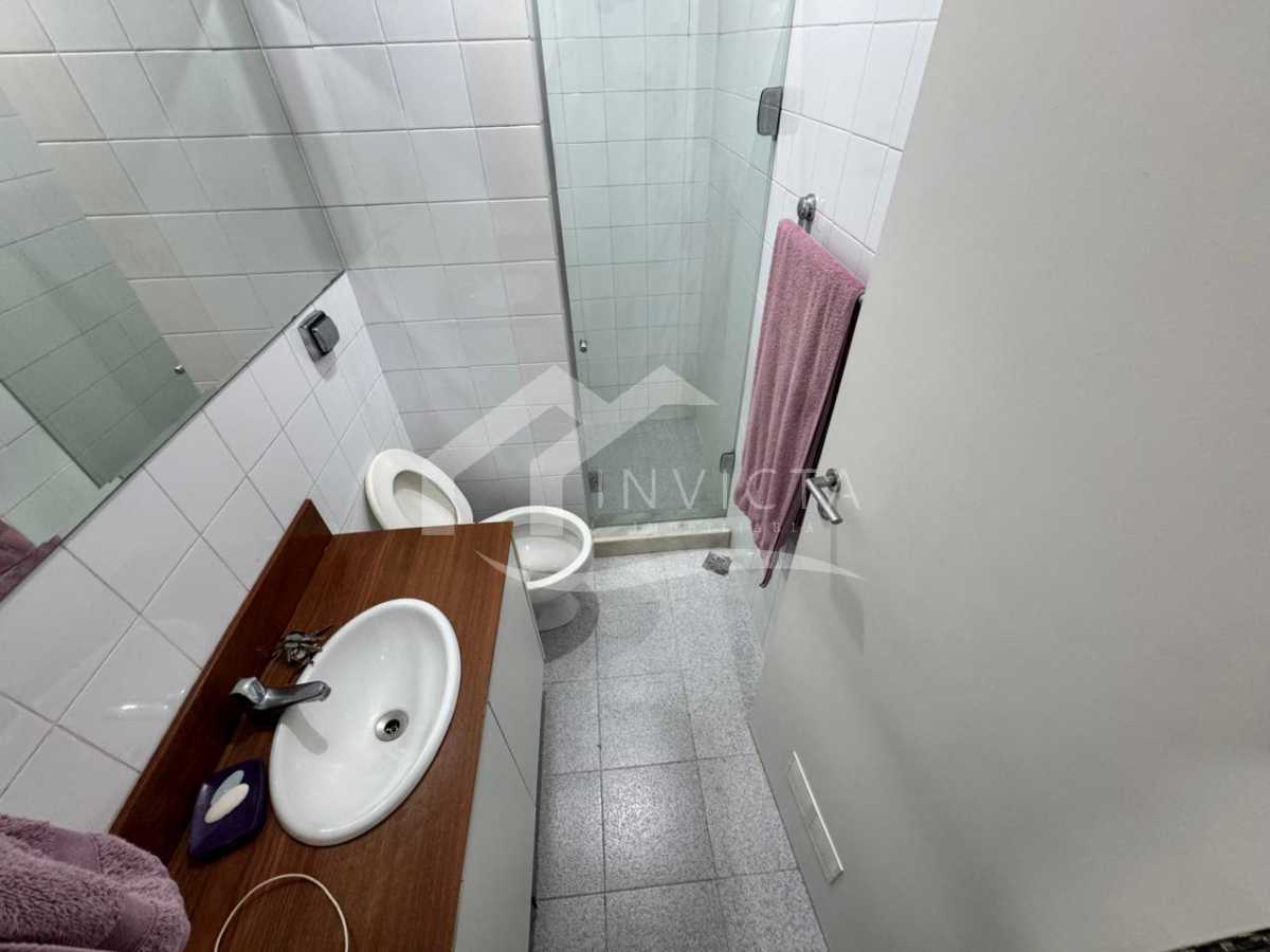 Imperdível - Apartamento maravilhoso! Planta original de 4 quartos revertida para 3, com 2 suítes, totalmente reformado e 2 vagas de garagem escrituradas. - IPAP30230