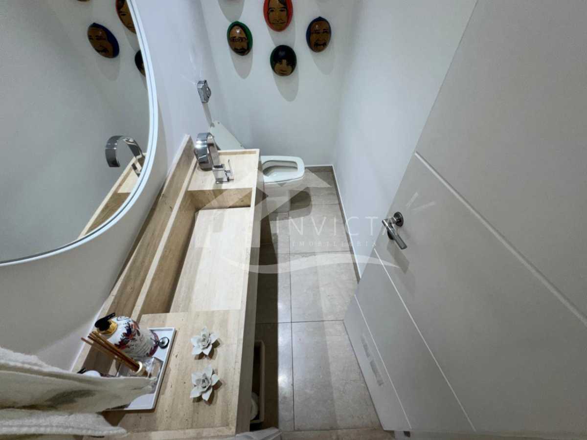 Imperdível - Apartamento maravilhoso! Planta original de 4 quartos revertida para 3, com 2 suítes, totalmente reformado e 2 vagas de garagem escrituradas. - IPAP30230