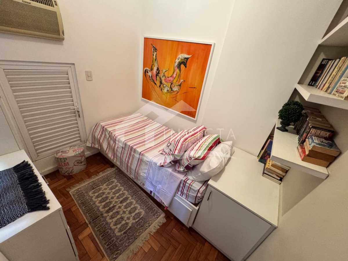 Imperdível - Apartamento maravilhoso! Planta original de 4 quartos revertida para 3, com 2 suítes, totalmente reformado e 2 vagas de garagem escrituradas. - IPAP30230