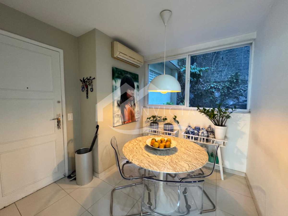 Imperdível - Apartamento maravilhoso! Planta original de 4 quartos revertida para 3, com 2 suítes, totalmente reformado e 2 vagas de garagem escrituradas. - IPAP30230
