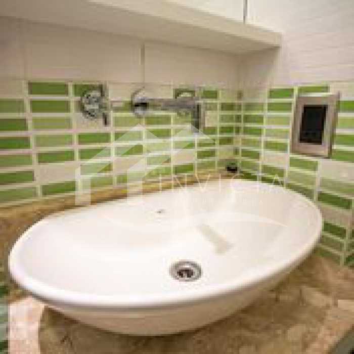 ce534268-3d0c-4eda-8e85-bf536b - 24