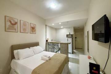 Ótima localização - MARAVILHOSO CONJUGADO MOBILIADO E REFORMADO NAS PROXIMIDADES DO LEME!!! - FCKI10643