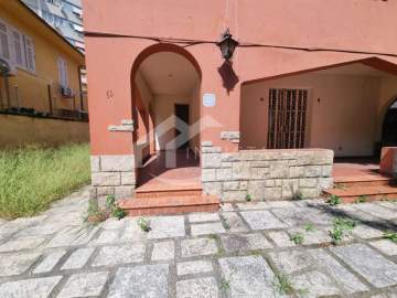 Imperdível - Excelente casa com 5 quartos, sendo 1 suíte, além de 2 banheiros sociais. - BTCA50006
