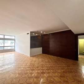 Ótima localização - Excelente 3 quartos na 2° quadra de Copacabana - IPAP30271
