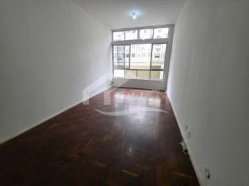 Imperdível - Belíssimo dois quartos com vaga em rua nobre de Copacabana!!! - FCAP21654