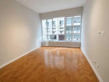 Imperdível - Belíssimo apartamento de 3 quartos com vaga em Copacabana! - FCAP31946
