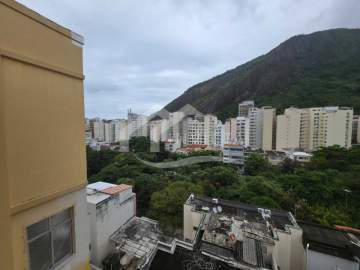 Imperdível - Belíssima cobertura com varanda em Copacabana! - FCCO30048