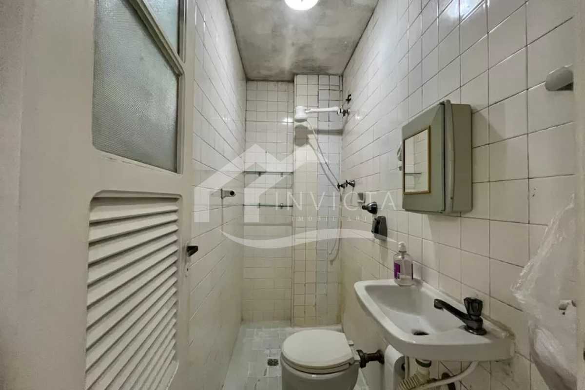 Conheça Banheiro de serviço do imóvel - Quadrilátero: Excelente oportunidade de 3 quartos com vaga a 2 minutinhos da Praia de Ipanema - IPAP30328 - 23 Banheiro de serviço - 23