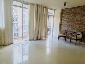 Imperdível - MARAVIHOSO ORIGINAL TRÊS QUARTOS COM UMA ENORME VARANDA!!!! 2 VAGAS - FCAP30650