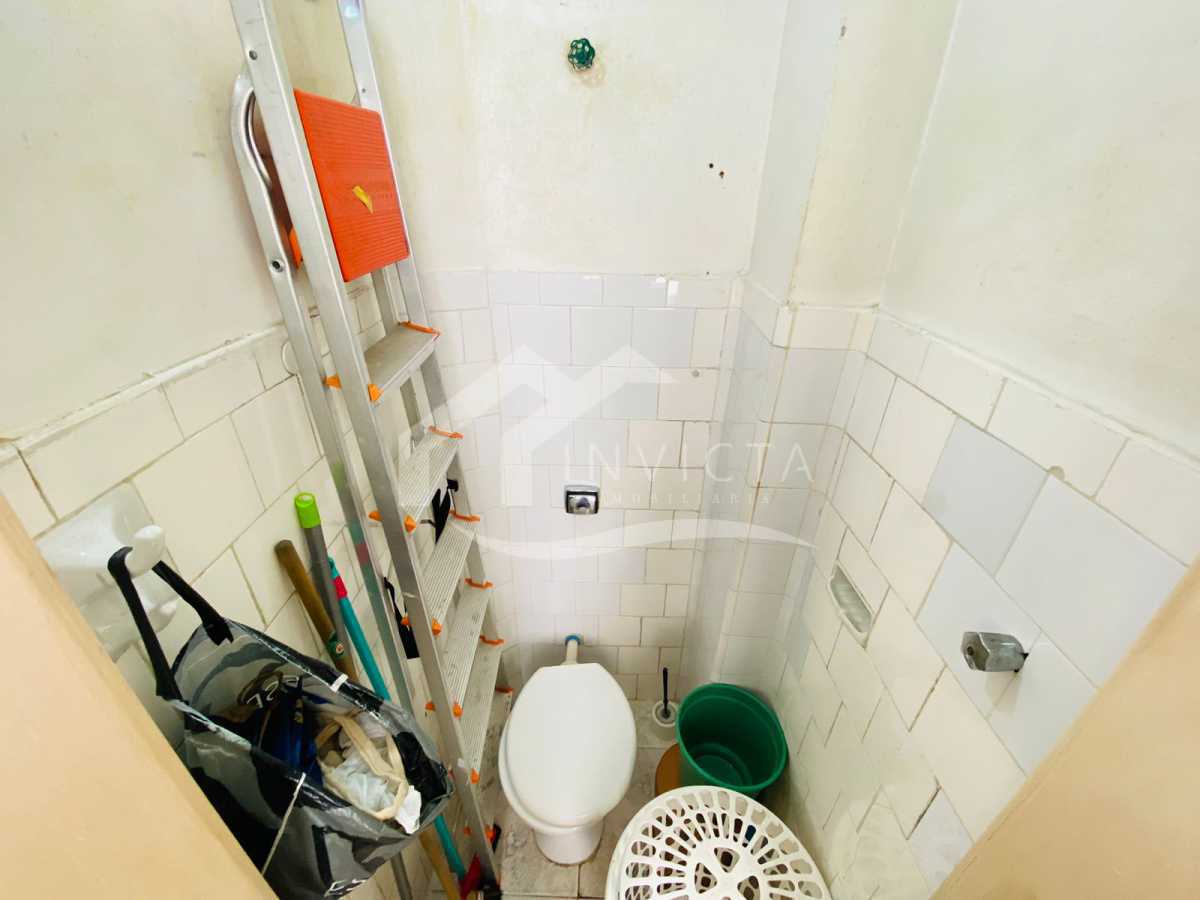 Conheça Banheiro de serviço do imóvel - MARAVILHOSO APARTAMENTO DE TRÊS QUARTOS COM VAGA - FCAP30720 - 29 Banheiro de serviço - 29
