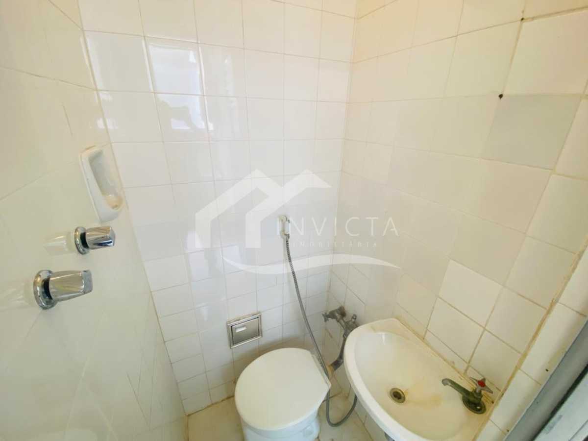 Conheça Banheiro da dependencia do imóvel - MARAVILHOSO TRÊS QUARTOS NO CORAÇÃO DE COPACABANA!!! - FCAP30768 - 12 Banheiro da dependencia - 12