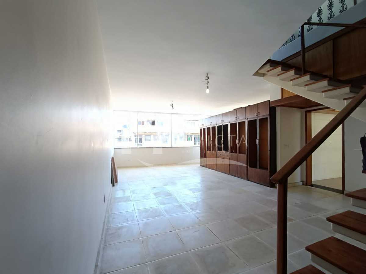 Conheça sala principal do imóvel - maravilhosa cobertura duplex localizado no coração de Copacabana! - FCAP80001 - 2 sala principal - 2