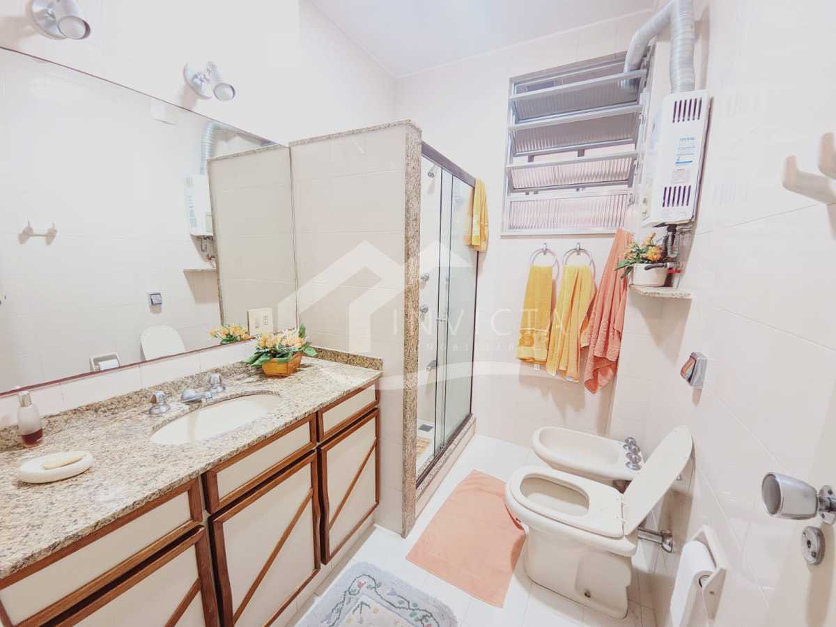 Imperdível - MARAVILHOSO 3 QUARTOS NA QUADRA DA PRAIA EM RUA NOBRE!!! - FCAP30845